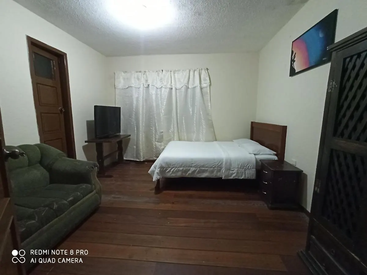 הוסטל קיטו Casa Lombeida 0*,  אקוודור